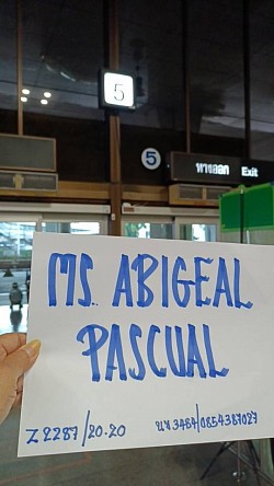 Hold a sign to welcome customers at Don Mueang Airport. For international flights, the meeting point is at International Passenger Terminal Terminal 1, 1st Floor, Gate No. 5.